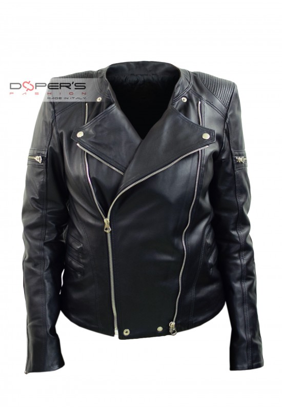 Front photo of the right closure of Sally Doper'S women's leather jacket with double closure