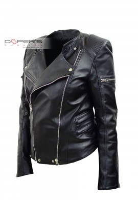 Front photo of the right closure of Sally Doper'S women's leather jacket with double closure