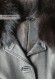 Zoom collo della giacca in pelle Kiev con cinta e collo in pelliccia Doper'S
