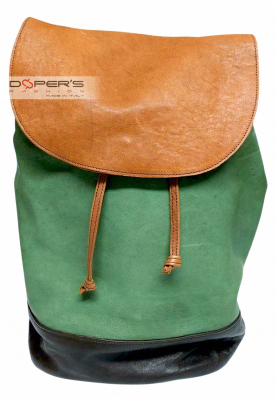 Front photo of the Freeland model leather backpack green black color