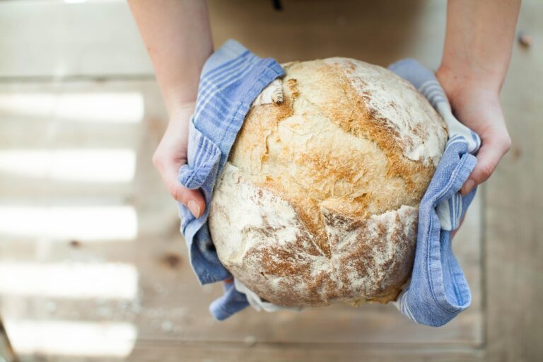 Come fare il pane in casa senza impastatrice in meno di 2 ore